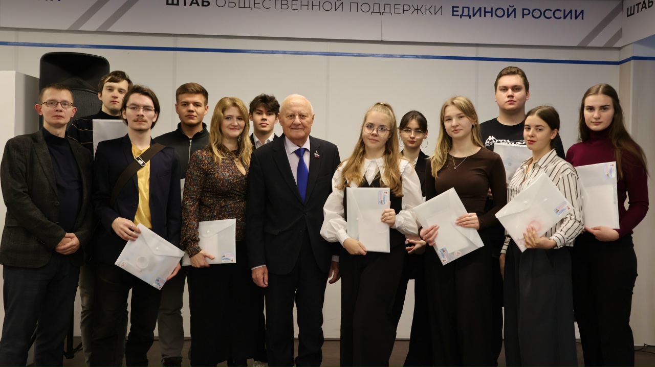 Круглый стол «И помнит мир спасенный…»